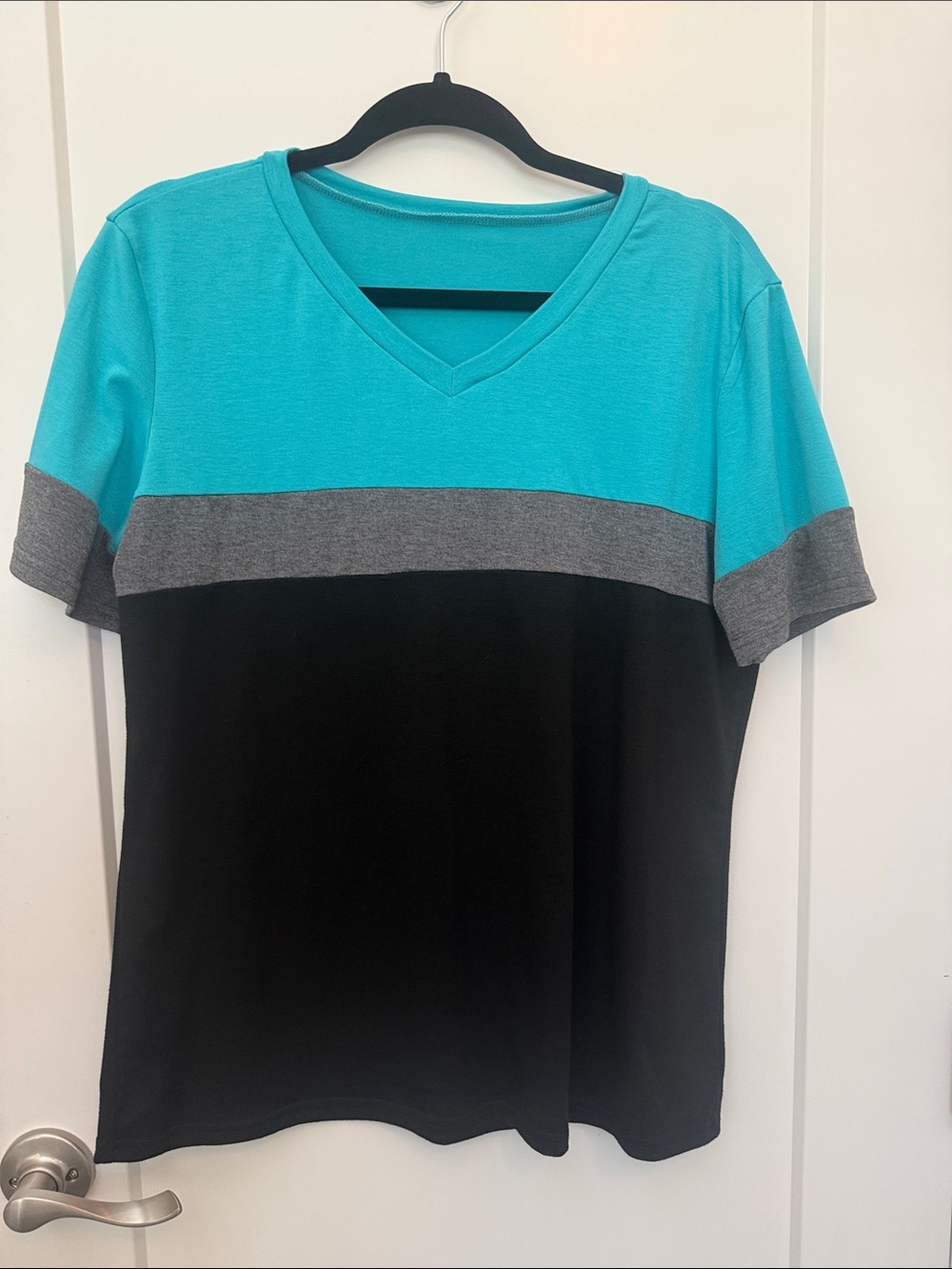 Colorblock V-Neck Tee in Teal, Gray & Black